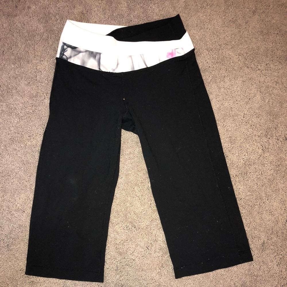 cropped LULU LEMON leggings